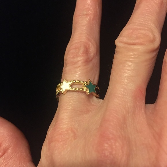 Gold Star Ring with Green and White Accents - Picture 4 of 5